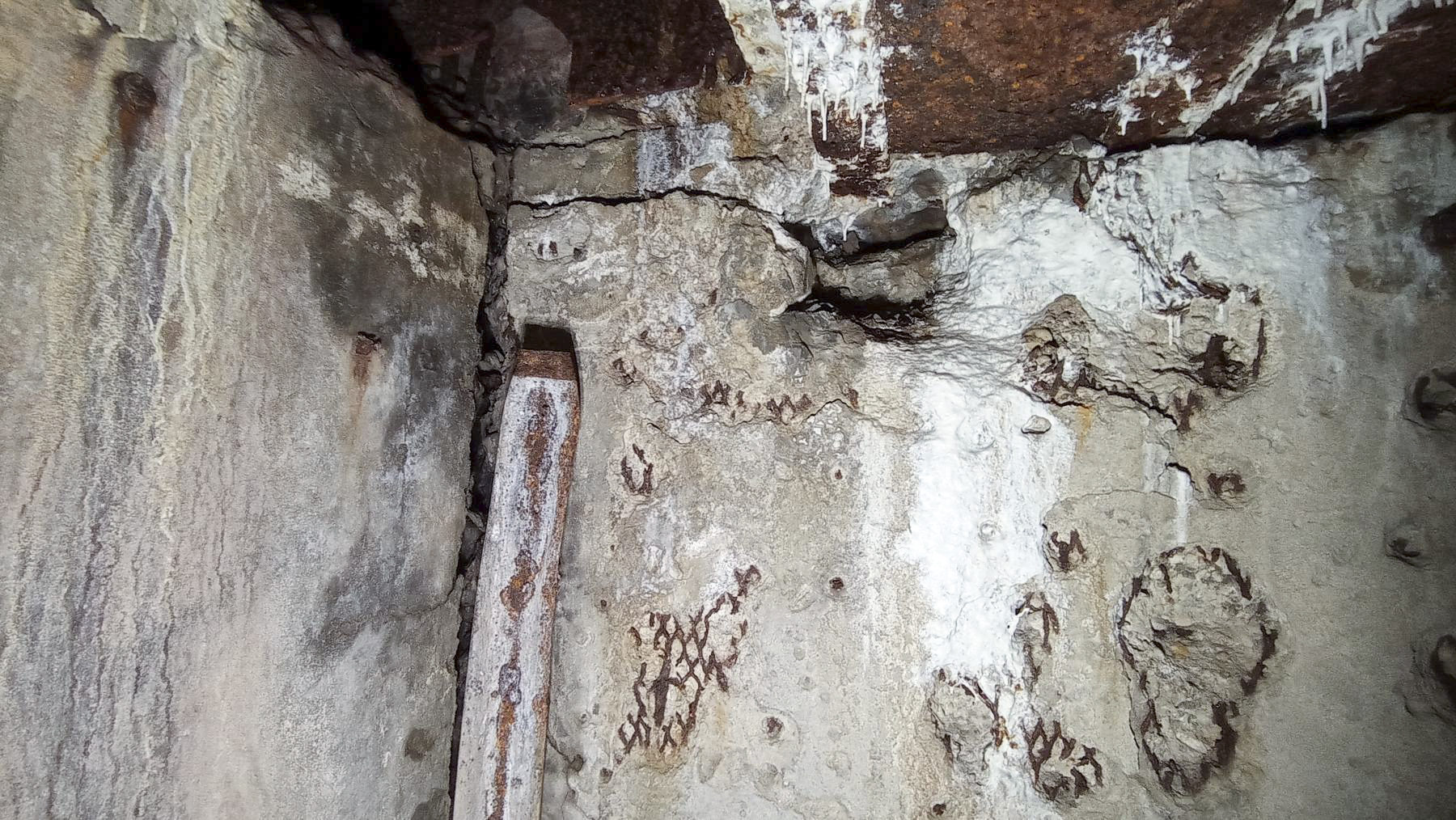 Ligne Maginot - BREMMELBACH SUD - C7 - (Casemate d'infanterie) - Insertion pour le bi-rail du canon de 37 mm.