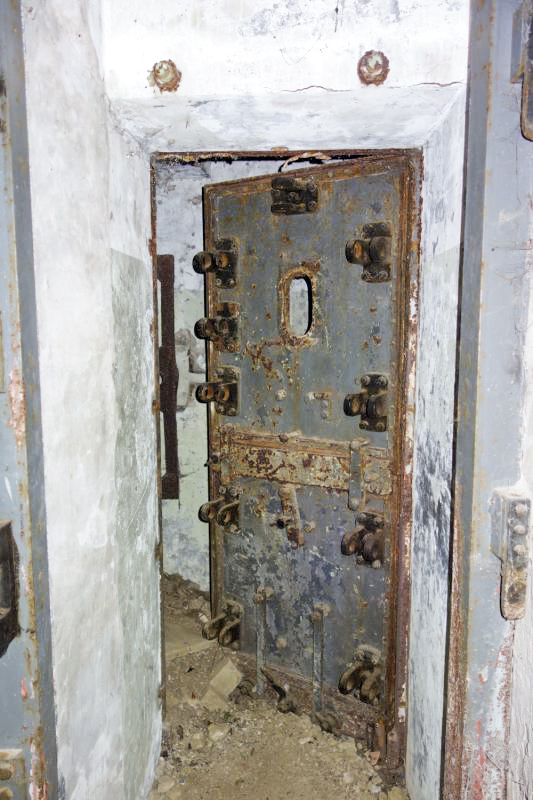 Ligne Maginot - SEELBERG OUEST - (Casemate d'infanterie) - Porte intérieure donnant sur la sortie de secours de la casemate.