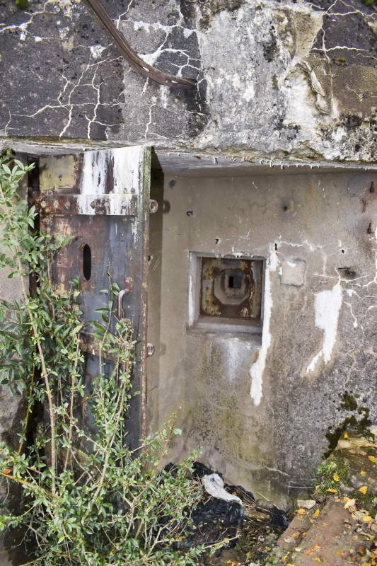 Ligne Maginot - SEELBERG OUEST - (Casemate d'infanterie) - Entrée et fossé diamant