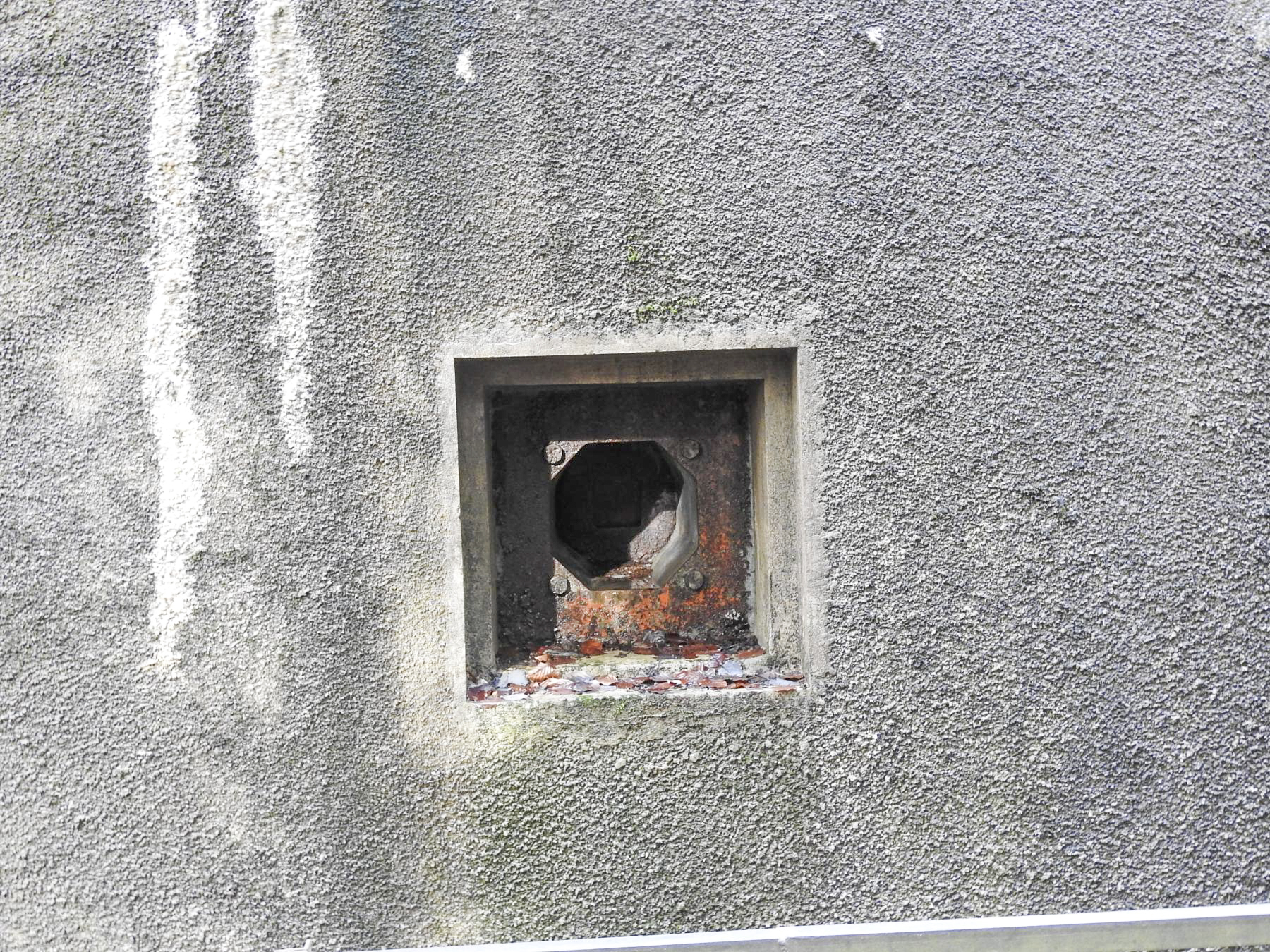 Ligne Maginot - CAMP DE BITCHE - (Abri) - Un des créneaux de façade
