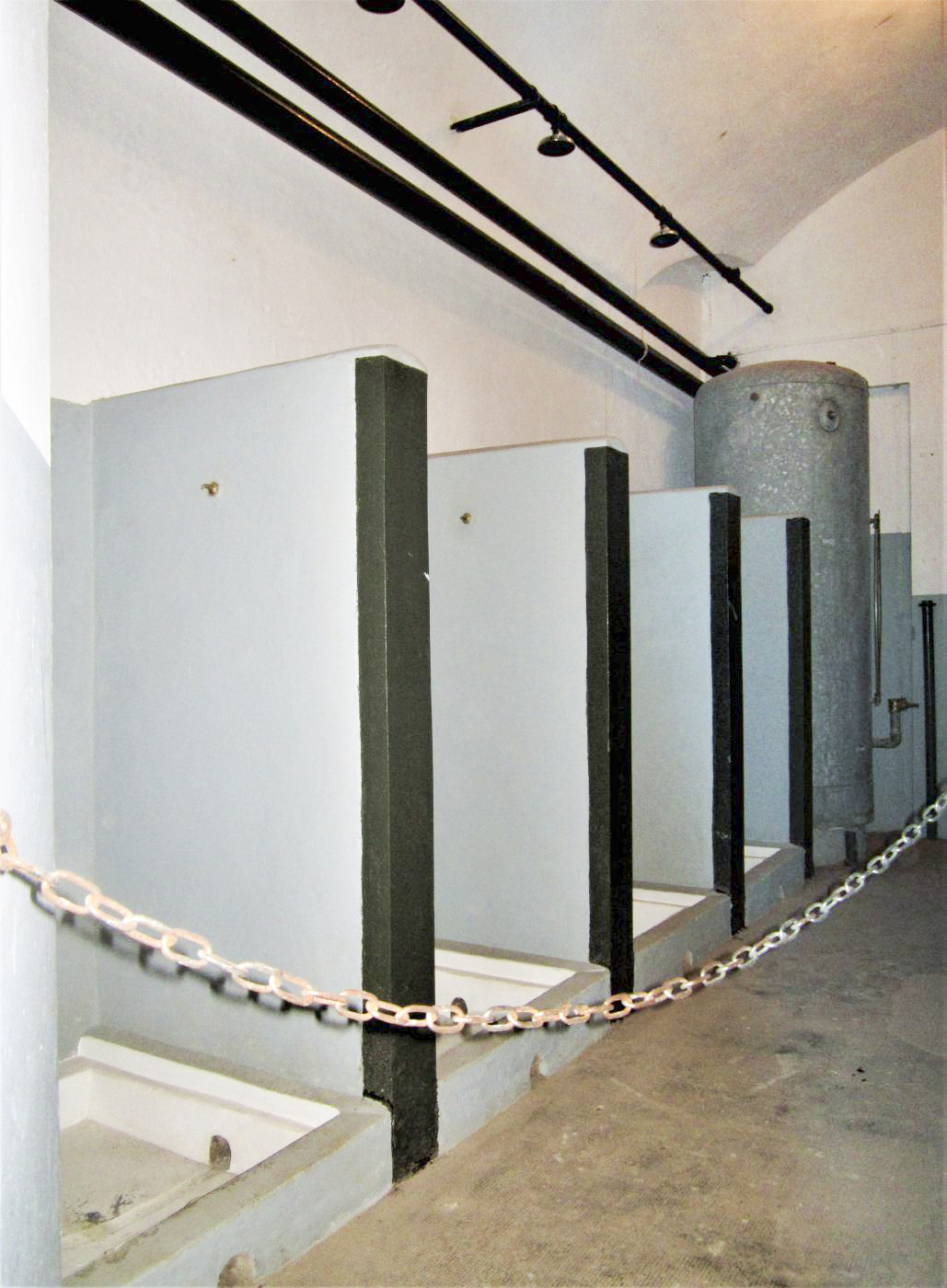 Ligne Maginot - FOUR A CHAUX - FAC - (Ouvrage d'artillerie) - Local de décontamination
Douches