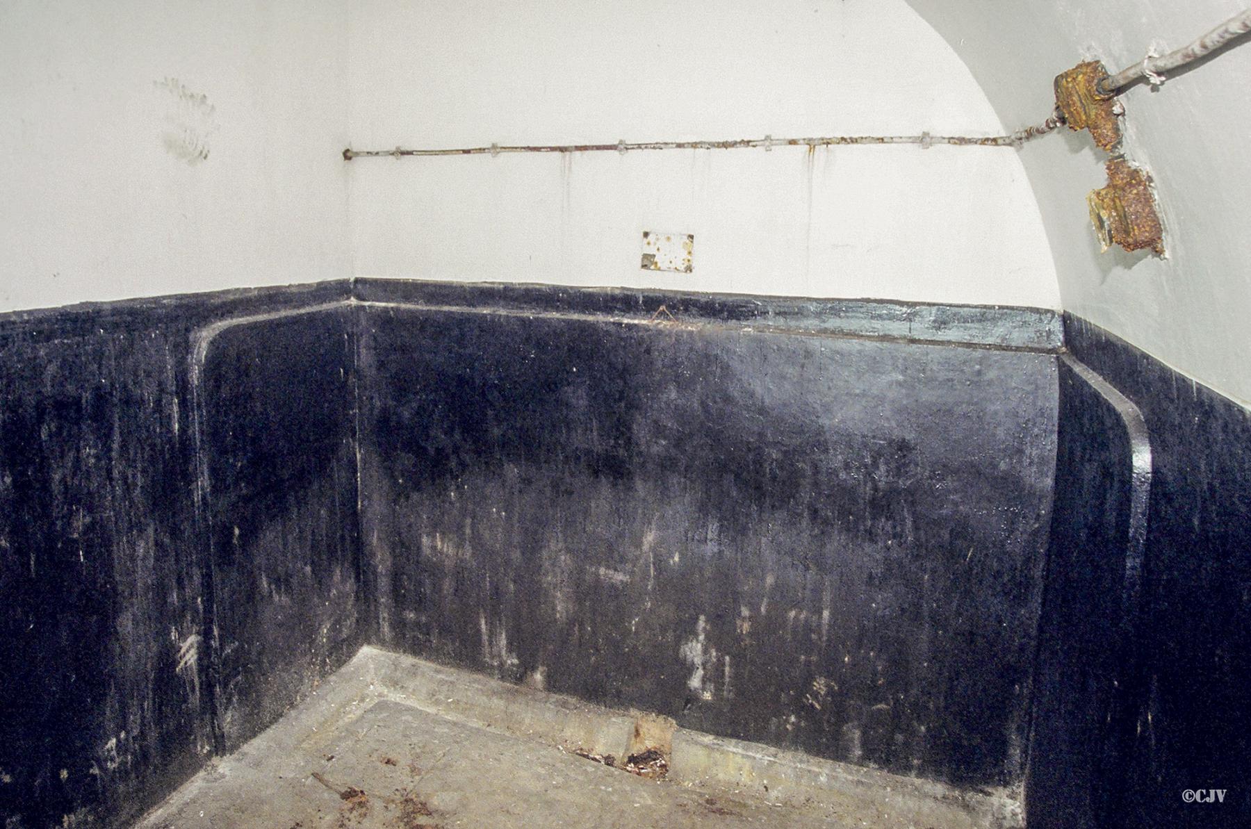 Ligne Maginot - FREUDENBERG (QUARTIER SCHIESSECK - I/37° RIF) - (Abri) - Urinoir - Lia VERMEULEN