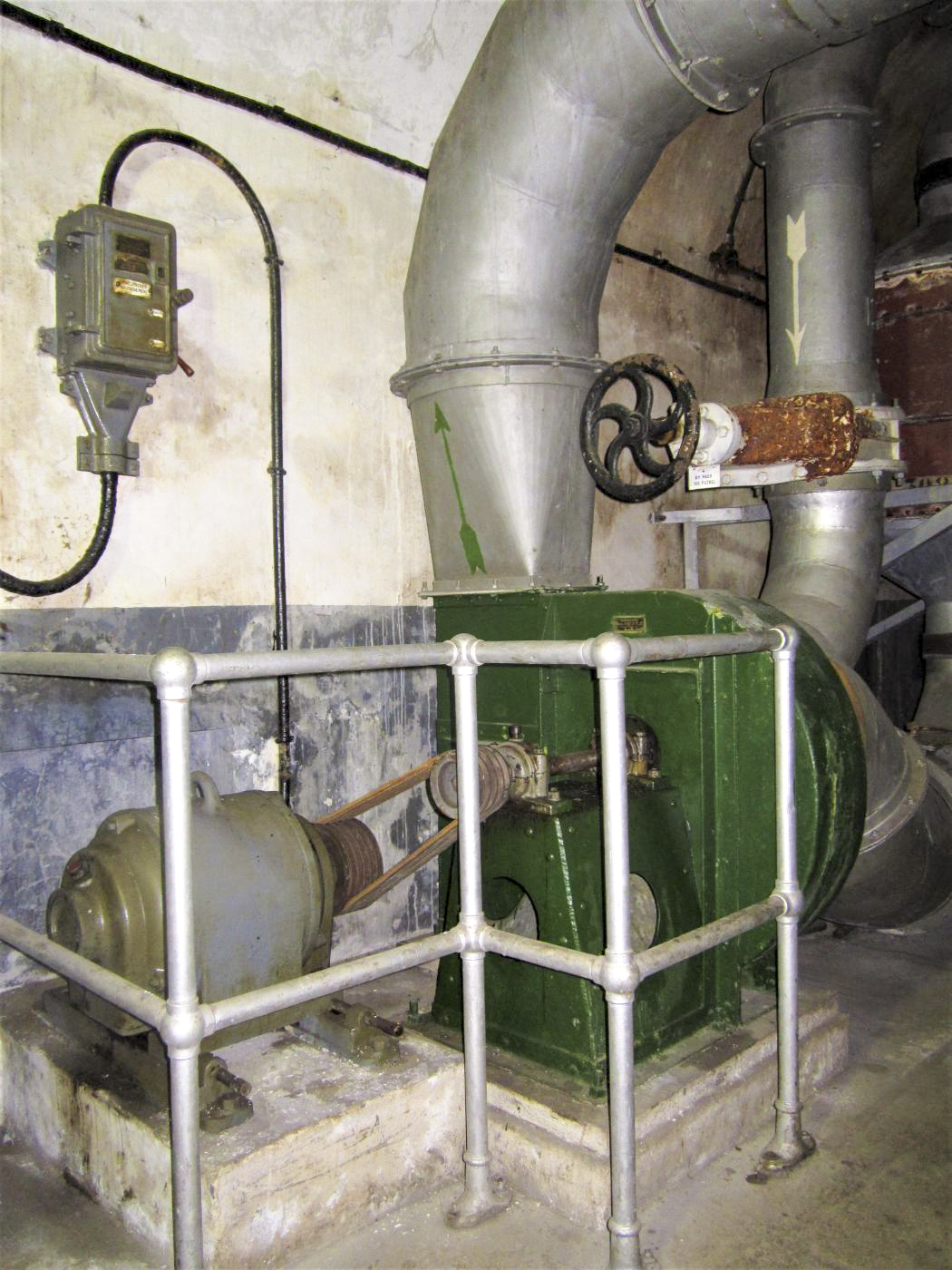 Ligne Maginot - SAINT GOBAIN - (Ouvrage d'infanterie) - Salle de neutralisation de l'ouvrage
Ventilateur air gazé et vanne bypass des filtres