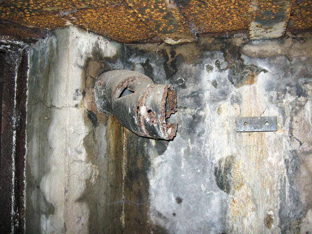 Ligne Maginot - HASPELSCHIEDT 2 (AVANT POSTE) - (Blockhaus pour canon) - Restes de ventilation - Christian LENHARD