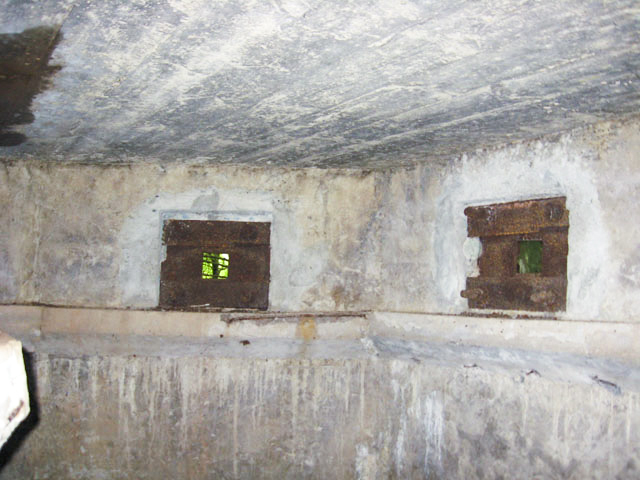 Ligne Maginot - HASPELSCHIEDT 4 (AVANT POSTE) - (Blockhaus pour arme infanterie) - Créneaux FM