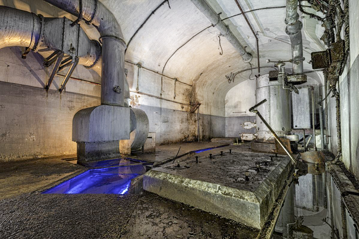 Ligne Maginot - LEGERET - (Abri) - L'usine électrique qui fournissait l'abri en électricité, malheureusement de nos jours elle est totalement dépouillée de ses moteurs !