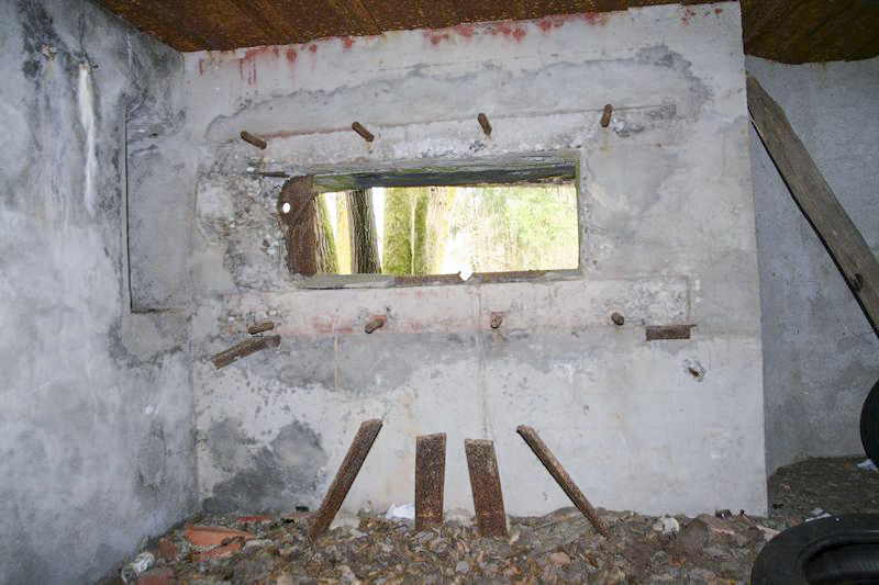Ligne Maginot - NEUBACH 1 (AVANT POSTE) - (Blockhaus pour canon) - Les restes de la crinoline du canon de 47mm mle 1902
