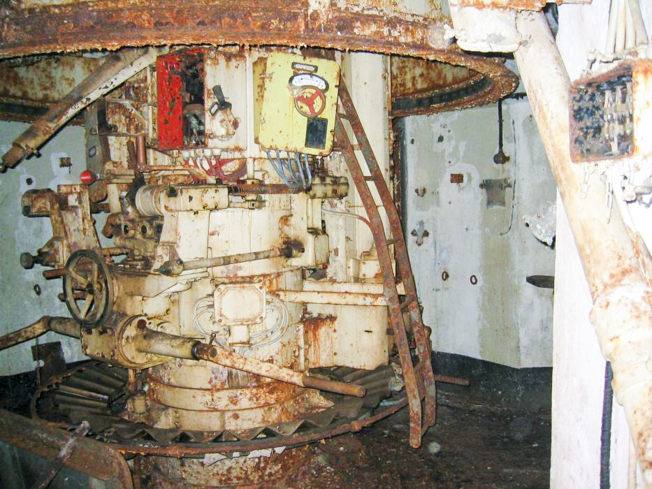 Ligne Maginot - OTTERBIEL - (Ouvrage d'artillerie) - Bloc 3
Tourelle de mortiers de 81 mm - KIMMEL Jean-François