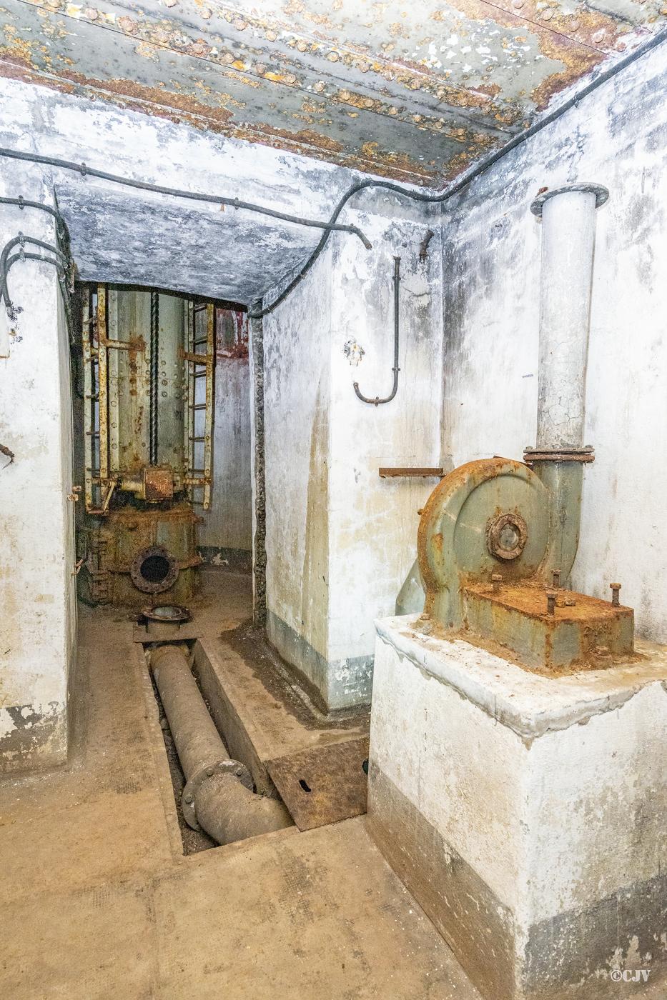 Ligne Maginot - HAUT POIRIER - (Ouvrage d'infanterie) - Bloc 1
Entrée de la cloche AM avec ventilateur