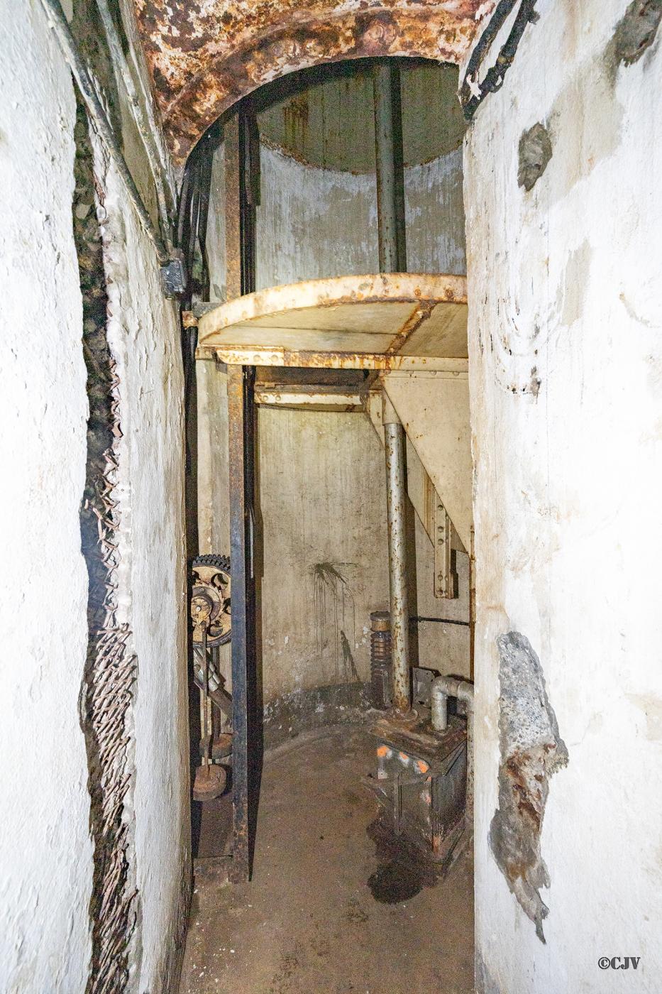 Ligne Maginot - HAUT POIRIER - (Ouvrage d'infanterie) - Bloc 2
La cloche GFM - Lia VERMEULEN