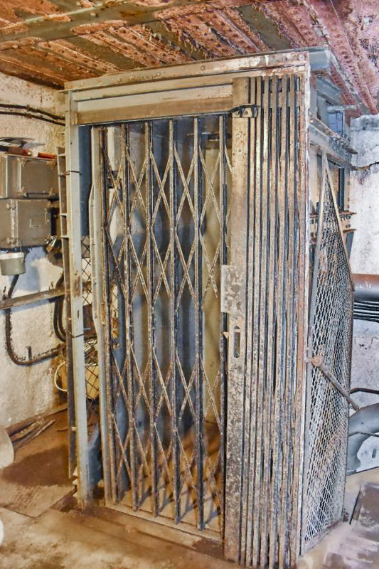 Ligne Maginot - HAUT POIRIER - (Ouvrage d'infanterie) - Bloc 3
Monte-charge, étage supérieur