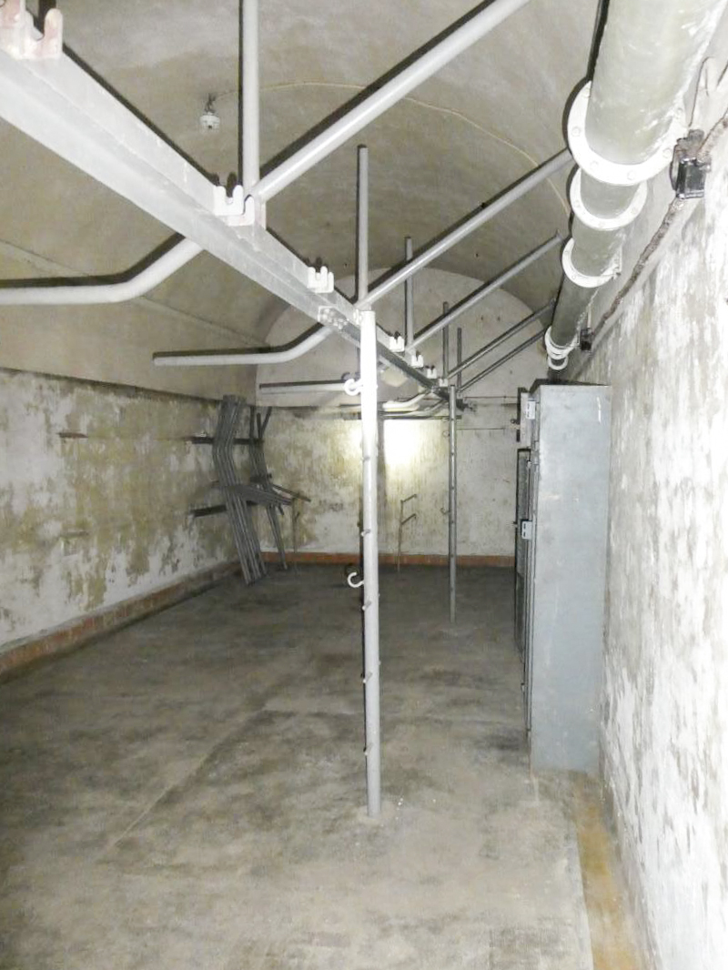 Ligne Maginot - HAUT POIRIER - (Ouvrage d'infanterie) - Chambrée troupe
Armatures et supports pour hamacs
