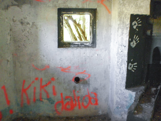 Ligne Maginot - B376 - RUE DU CORBEAU - (Blockhaus pour canon) - Créneau FM
Vu de l'intérieur