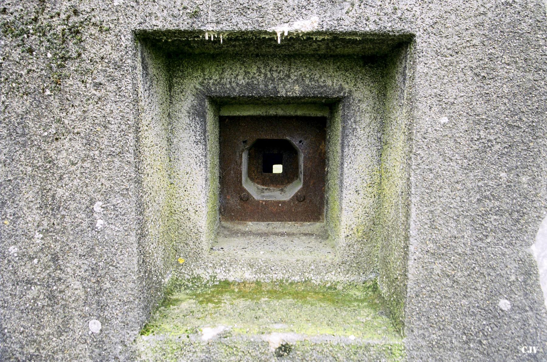 Ligne Maginot - A31 - BRUILLE SUD - (Casemate d'infanterie) - Créneau pour FM de défense de l'entrée