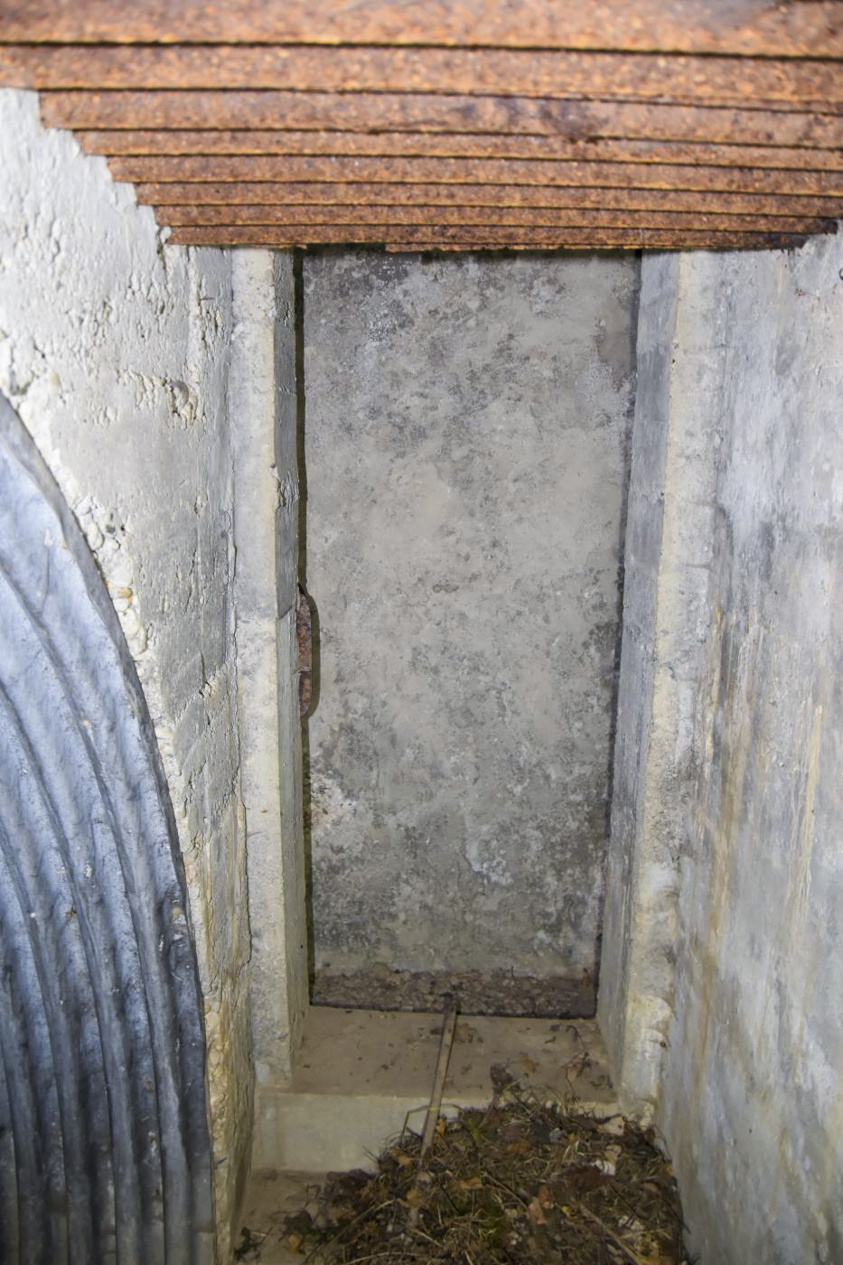 Ligne Maginot - GEISSMATTEN 3 - (Abri) - Le couloir vers l'entrée nord avec la porte murée