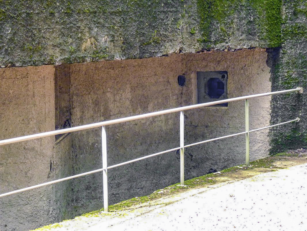 Ligne Maginot - CIMETIERE DU MONT DES BRUYERES - C2 - (Casemate d'infanterie) - 
