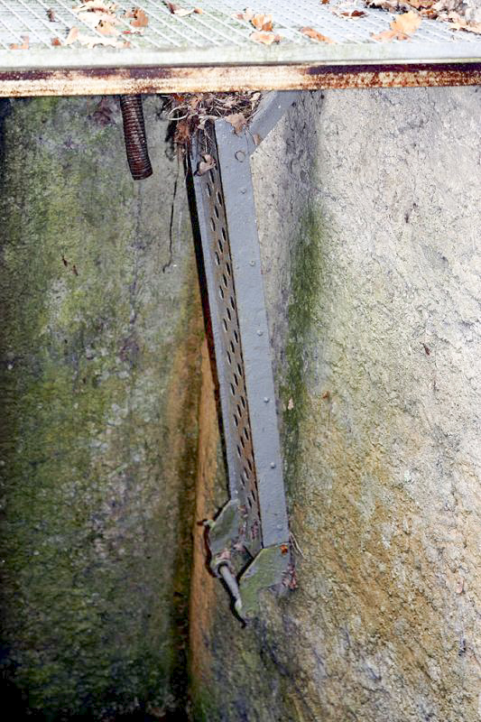 Ligne Maginot - CIMETIERE DU MONT DES BRUYERES - C2 - (Casemate d'infanterie) -  - JMBrams