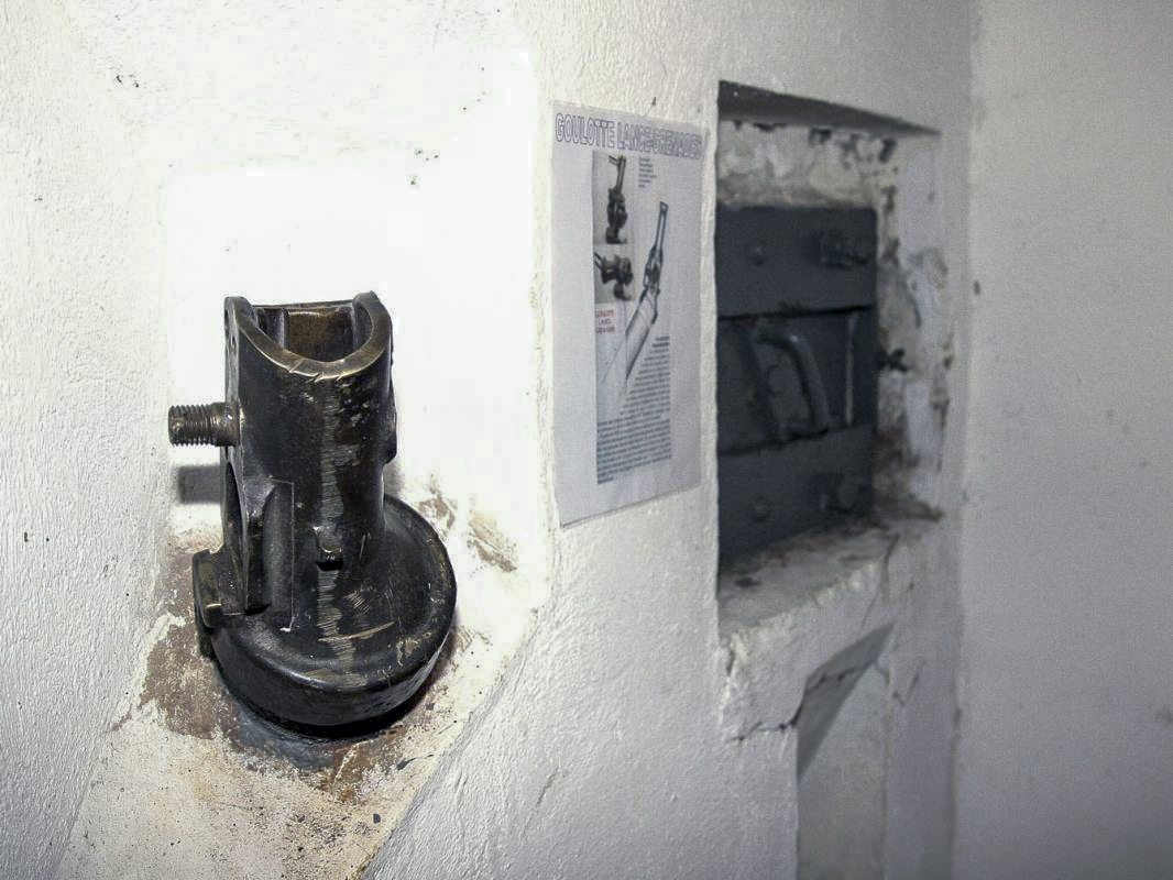 Ligne Maginot - CIMETIERE DU MONT DES BRUYERES - C2 - (Casemate d'infanterie) - 