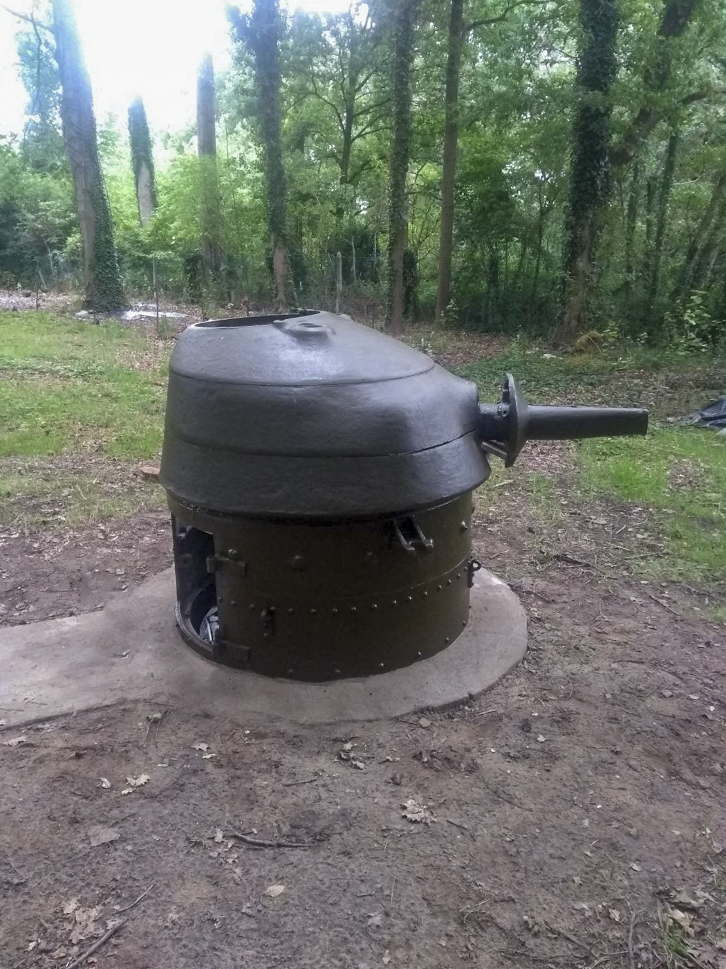 Ligne Maginot - CIMETIERE DU MONT DES BRUYERES - C2 - (Casemate d'infanterie) - Restauration de la tourelle de Cysoing