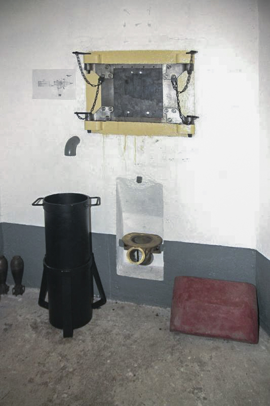 Ligne Maginot - CIMETIERE DU MONT DES BRUYERES - C2 - (Casemate d'infanterie) - 