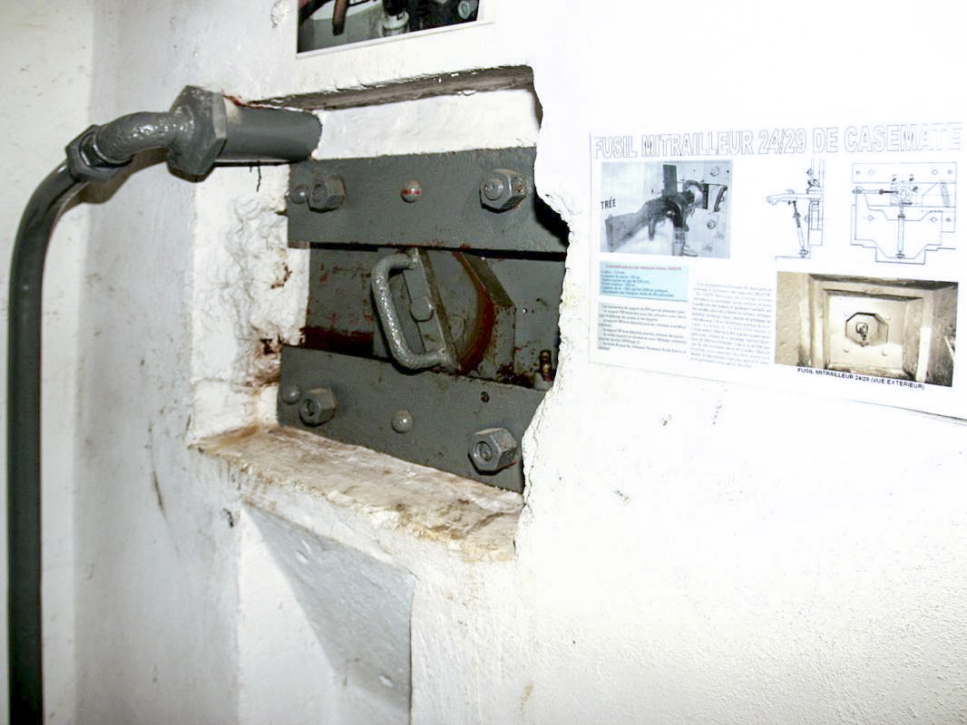Ligne Maginot - CIMETIERE DU MONT DES BRUYERES - C2 - (Casemate d'infanterie) - 