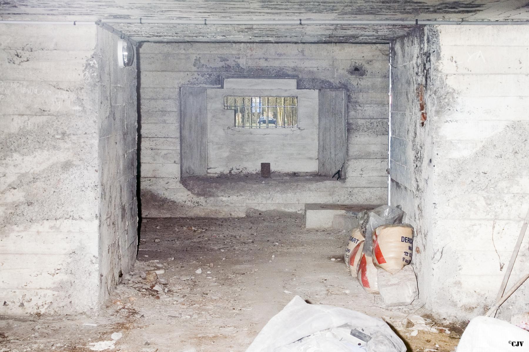 Ligne Maginot - B421 - FOSSE DU SARTEAU - TOUR CARREE - (Blockhaus pour canon) - 