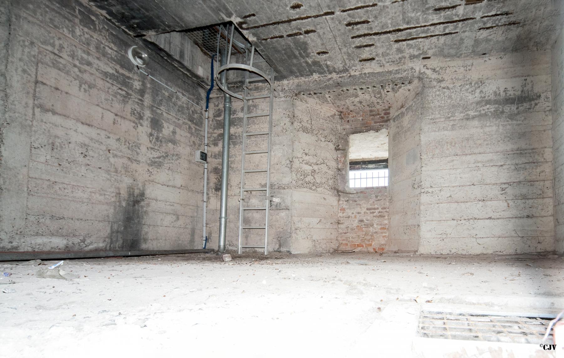Ligne Maginot - B421 - FOSSE DU SARTEAU - TOUR CARREE - (Blockhaus pour canon) - 