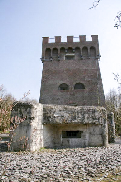 Ligne Maginot - B421 - FOSSE DU SARTEAU - TOUR CARREE - (Blockhaus pour canon) - Vue de l'arrière du blockhaus