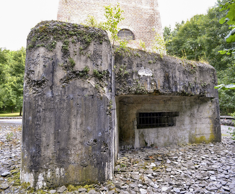 Ligne Maginot - B421 - FOSSE DU SARTEAU - TOUR CARREE - (Blockhaus pour canon) - 