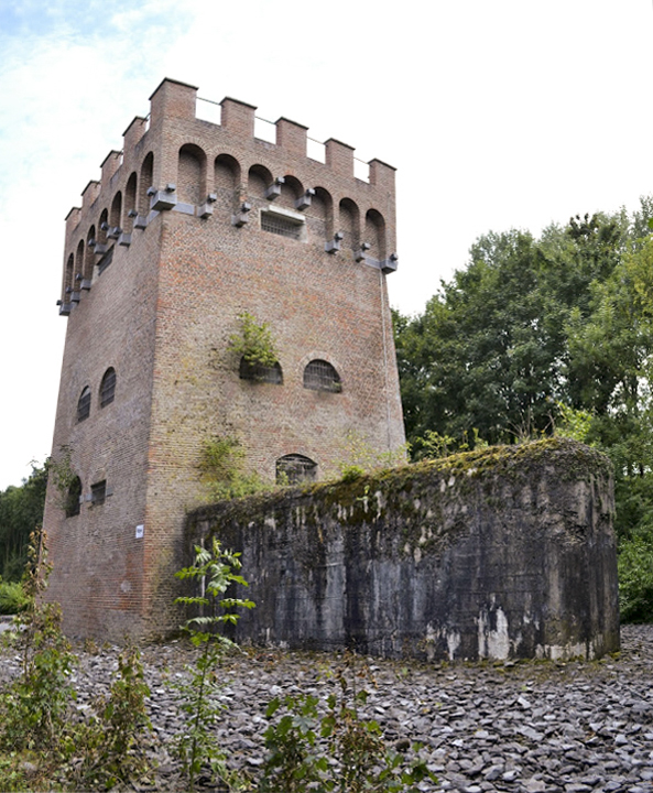 Ligne Maginot - B421 - FOSSE DU SARTEAU - TOUR CARREE - (Blockhaus pour canon) - 