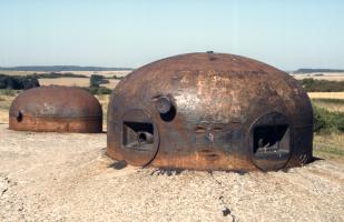 Ligne Maginot - ROHRBACH - FORT CASSO - (Ouvrage d'infanterie) - Bloc 2
Cloche GFM Type B et cloche AM au second plan
