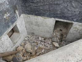 Ligne Maginot - GRANGES COMMUNES - (Ouvrage d'infanterie) - Bloc 2
Issue de secours à gauche, accès à la cheminée d'évacuation des gaz moteurs à droite
