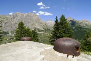 Ligne Maginot - ROCHE LA CROIX (RLC) - (Ouvrage d'artillerie) - Bloc 4
Observatoire
La cloche GFM  et la cloche VDP à l'arriére plan
