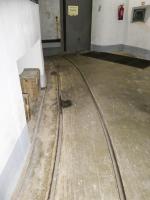 Ligne Maginot - SAINTE AGNES (SAG) - EO9 - (Ouvrage d'artillerie) - Bloc 1
Au sol la voie de 60 et la prise d'air de l'ouvrage