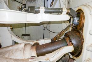 Ligne Maginot - SAINT OURS HAUT (SOH) - (Ouvrage d'artillerie) - Bloc 2
Etage supérieur
Lunette de visée au-dessus du tube du mortier de 75