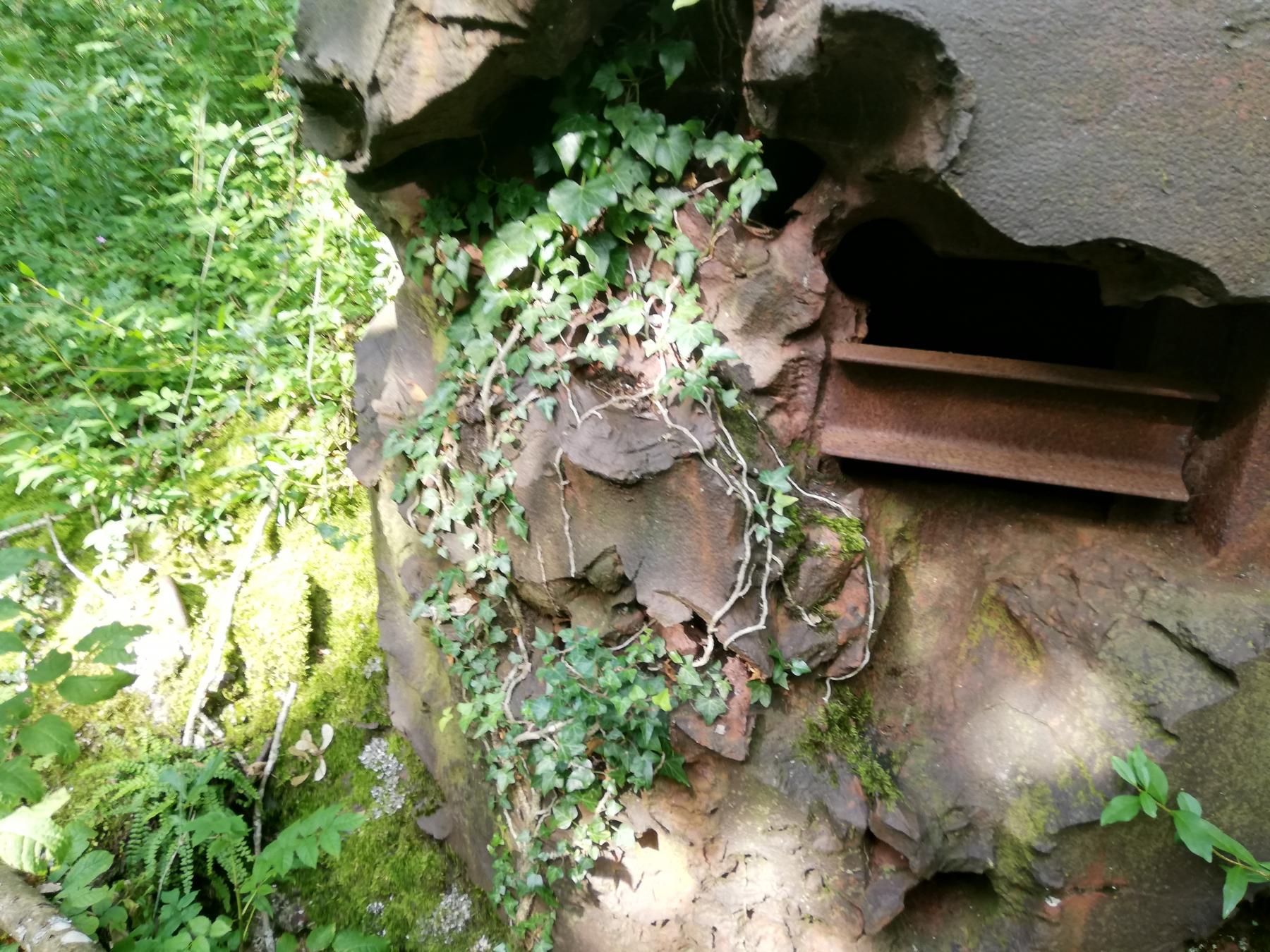 Ligne Maginot - KERFENT - A34 - (Ouvrage d'infanterie) - La cloche GFM la plus impactée par les tirs de Pak 88 allemands.