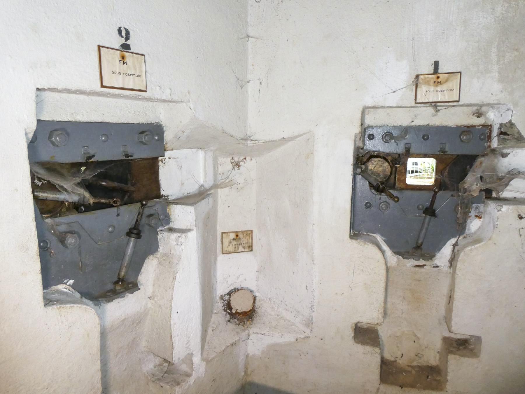Ligne Maginot - SAINTE AGNES (SAG) - EO9 - (Ouvrage d'artillerie) - Bloc 1
Créneaux de défense extérieure