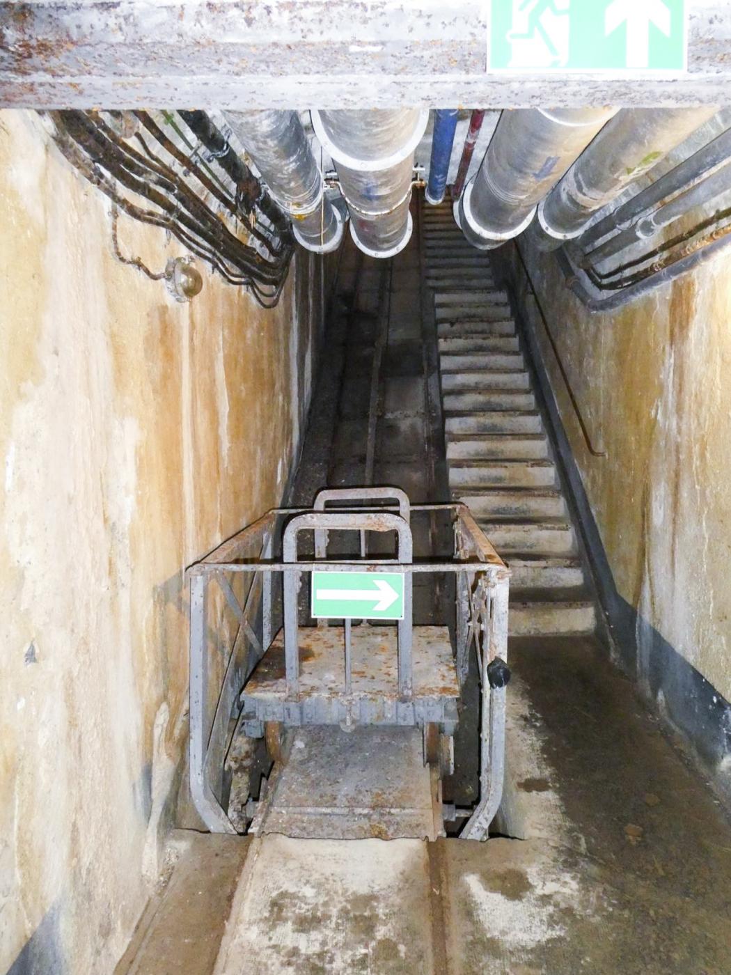 Ligne Maginot - SAINT OURS HAUT (SOH) - (Ouvrage d'artillerie) - Bloc 1  
Plan incliné
Le wagon monte wagonnet