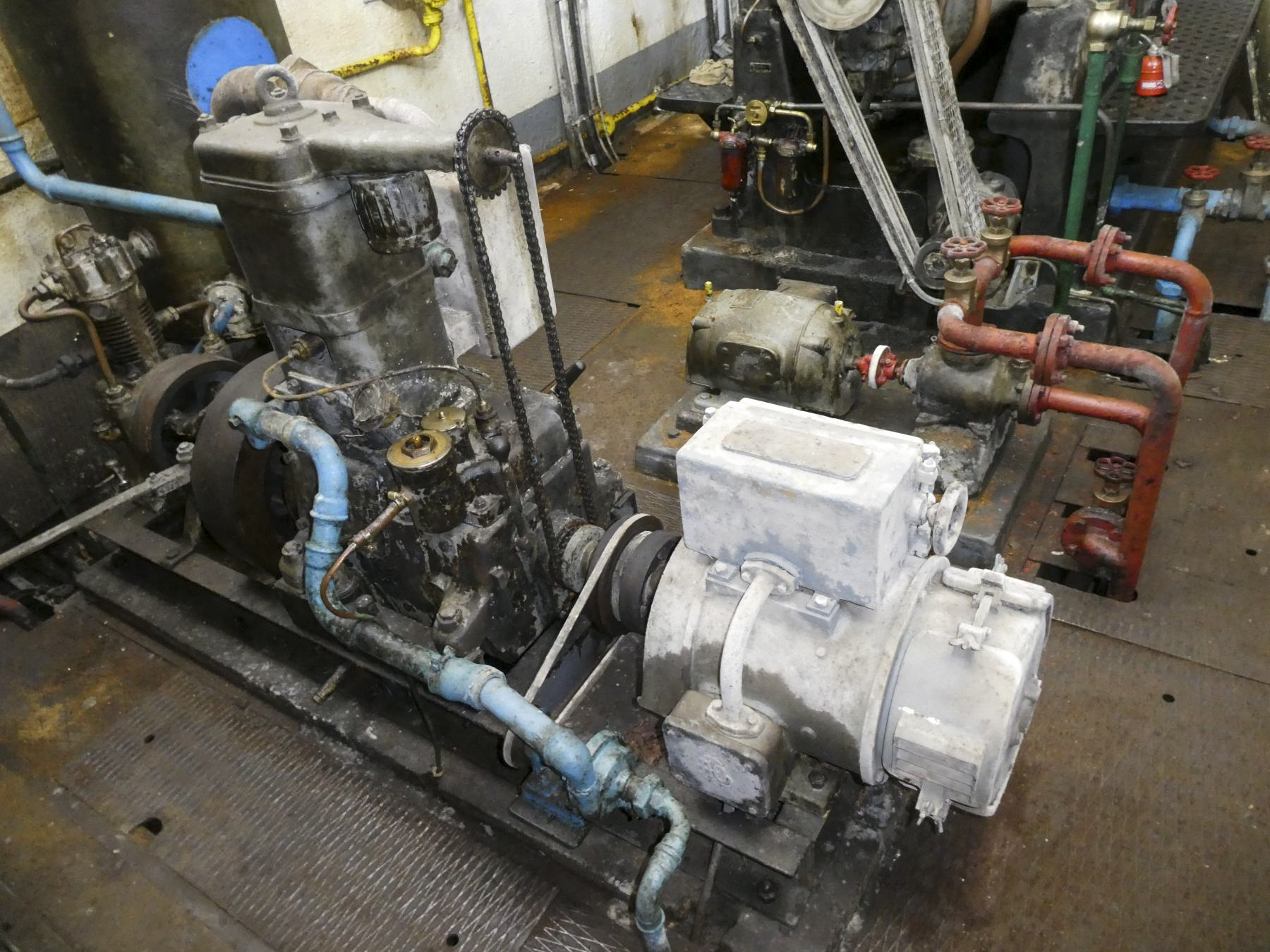 Ligne Maginot - SAINTE AGNES (SAG) - EO9 - (Ouvrage d'artillerie) - L'usine électrique
Le CLM et la pompe à gasoil