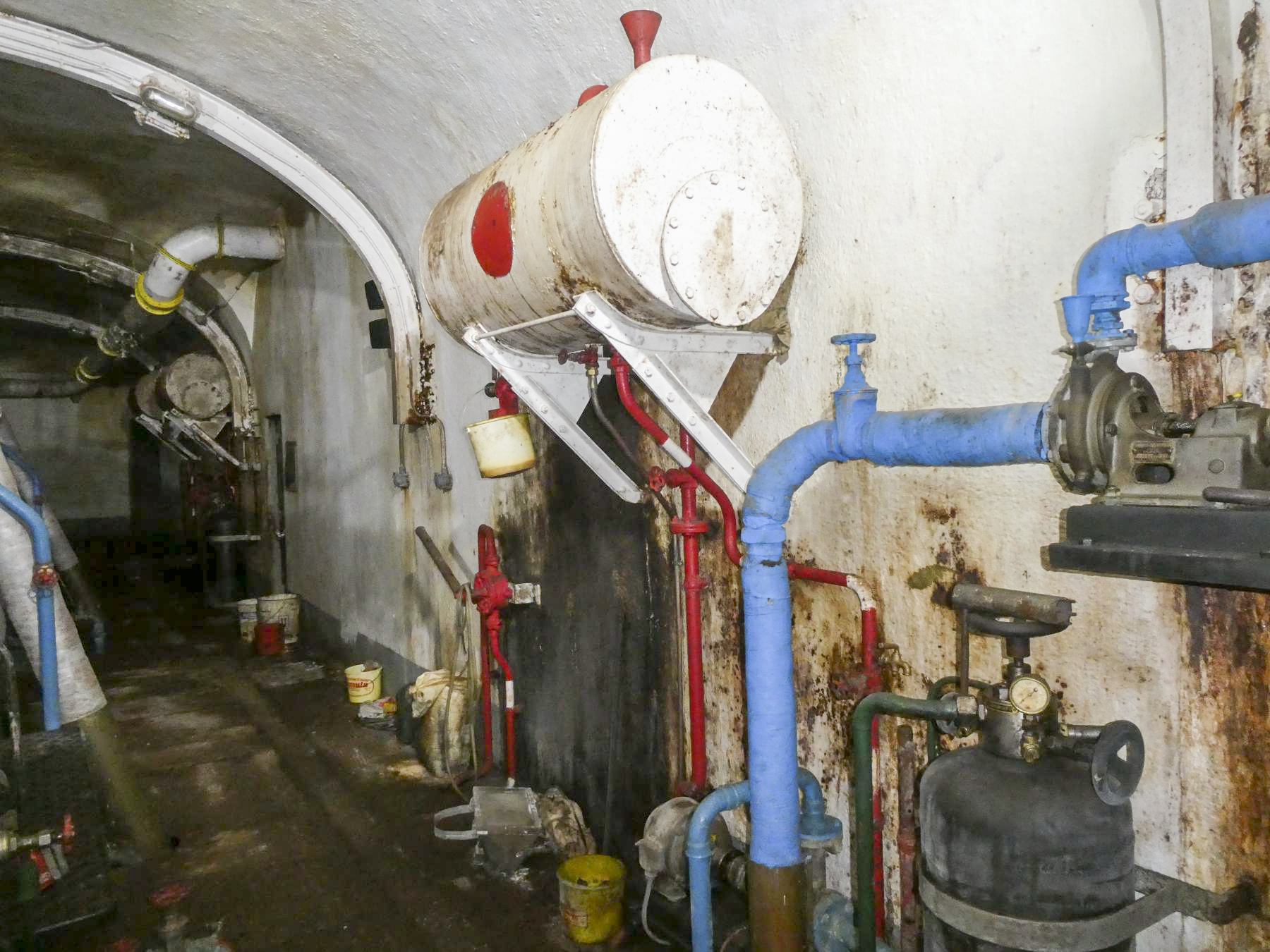 Ligne Maginot - SAINTE AGNES (SAG) - EO9 - (Ouvrage d'artillerie) - L'usine électrique
Réservoir journalier de gasoil pour un moteur SMIM - Daniel ELLENA - Philippe CUNY