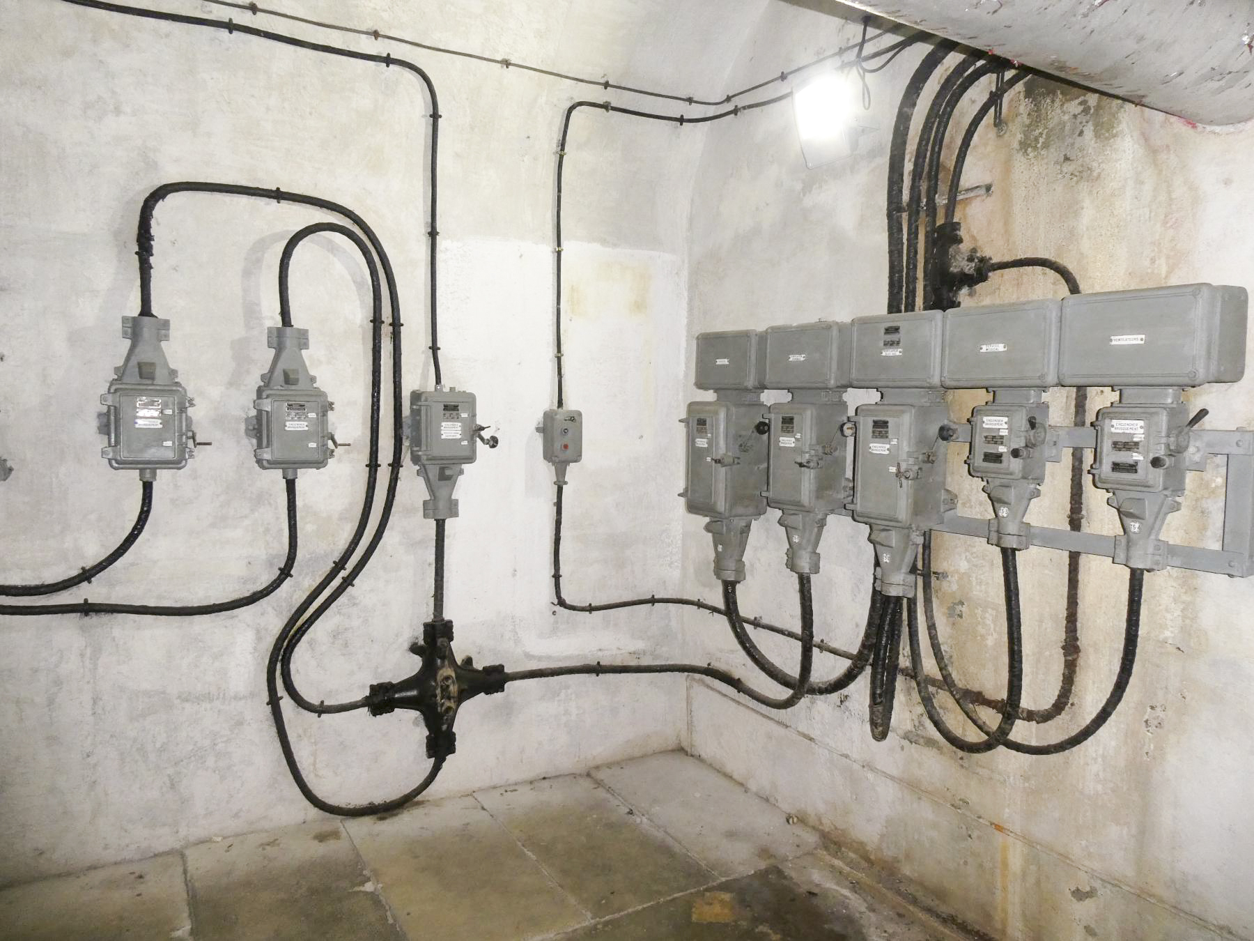 Ligne Maginot - SAINTE AGNES (SAG) - EO9 - (Ouvrage d'artillerie) - Salle de neutralisation
Tableau électrique