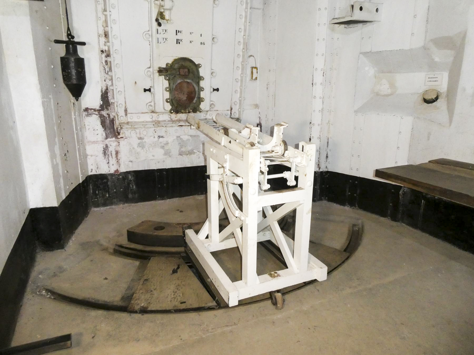 Ligne Maginot - SAINTE AGNES (SAG) - EO9 - (Ouvrage d'artillerie) - Bloc 2
Support pour un tube de rechange du 75