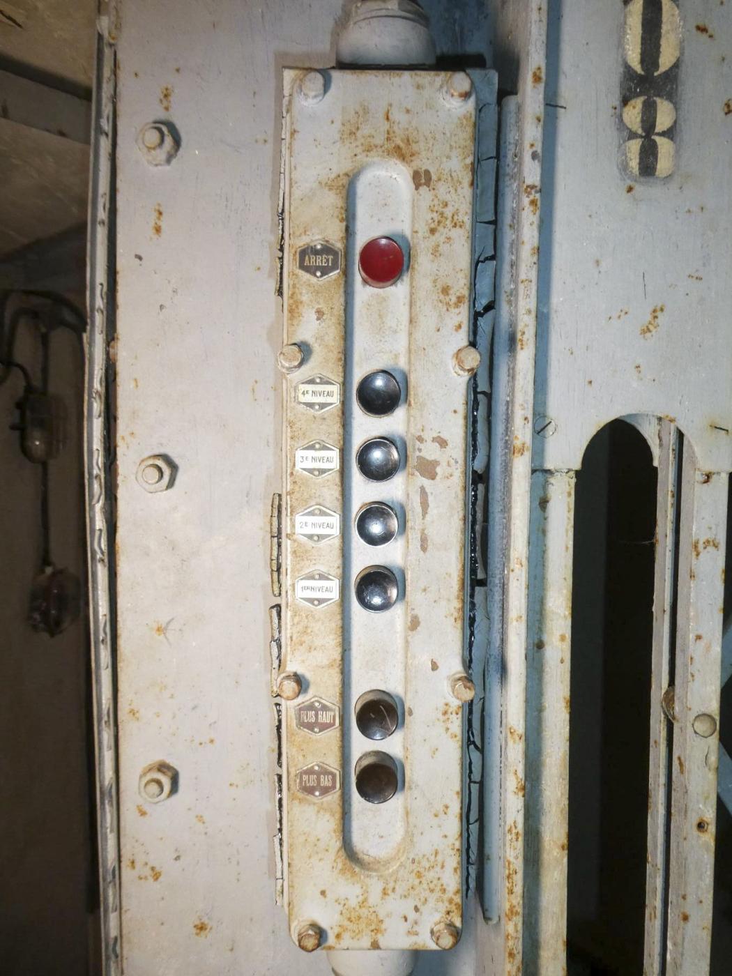 Ligne Maginot - SAINTE AGNES (SAG) - EO9 - (Ouvrage d'artillerie) - Bloc 2
Ascenseur