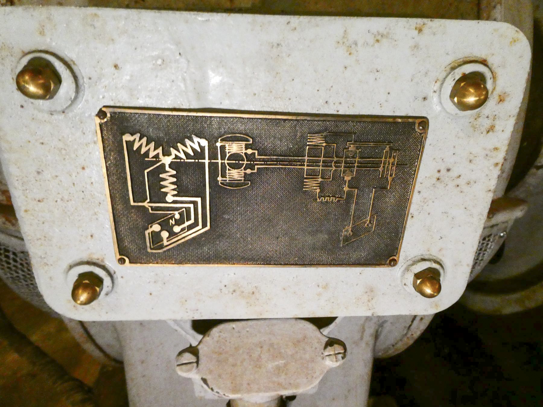 Ligne Maginot - AGAISEN (AN) - E03 - (Ouvrage d'artillerie) - L'usine électrique
Plaque alternateur