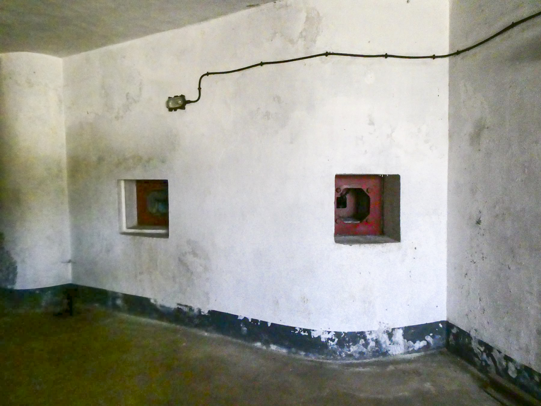 Ligne Maginot - BARBONNET (BT) - (Ouvrage d'artillerie) - Bloc 1
Créneaux de défense de l'entrée