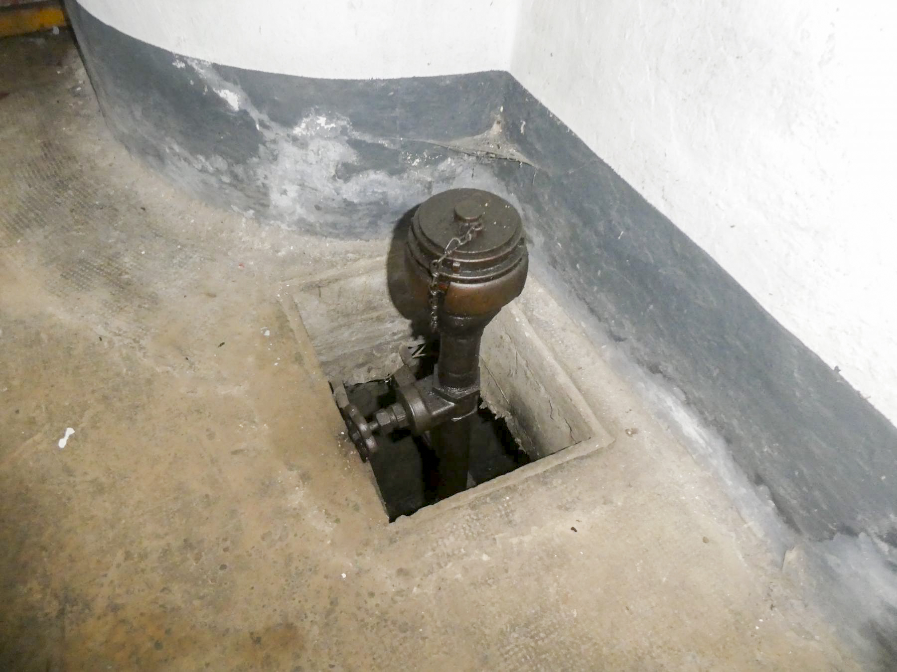 Ligne Maginot - BARBONNET (BT) - (Ouvrage d'artillerie) - Bloc 1
Vanne de remplissage des cuves gasoil