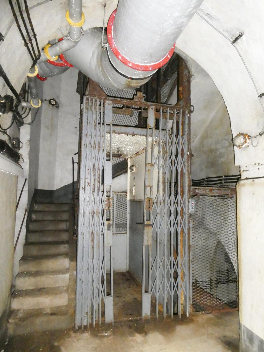 Ligne Maginot - BARBONNET (BT) - (Ouvrage d'artillerie) - Bloc 2
Ascenseur