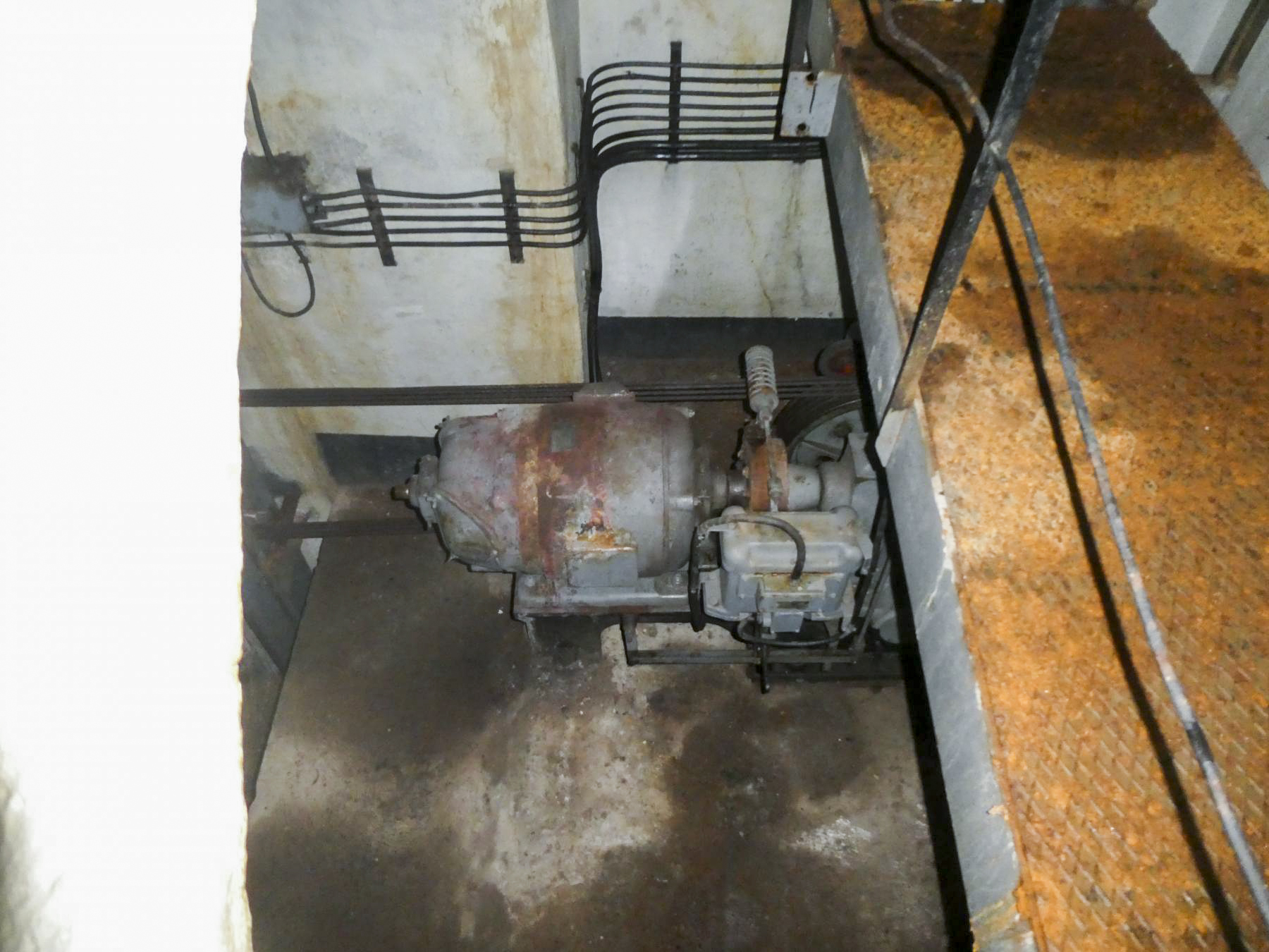 Ligne Maginot - BARBONNET (BT) - (Ouvrage d'artillerie) - Bloc 2
Ascenseur
Moteur