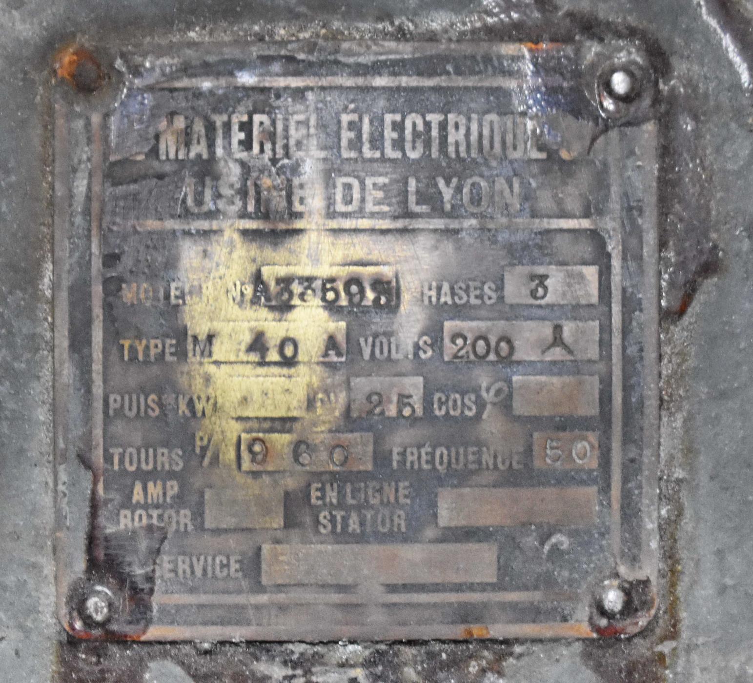 Ligne Maginot - ROCHE LA CROIX (RLC) - (Ouvrage d'artillerie) - Bloc 5
Plaque de constructeur du moteur de la sous-station de conversion de la tourelle