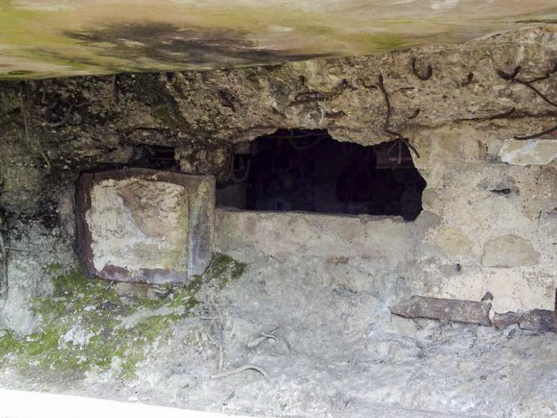 Ligne Maginot - WELSCHHOF - (Ouvrage d'infanterie) - Bloc 1
La casemate d'infanterie percée par l'artillerie allemande. - EVA Philippe